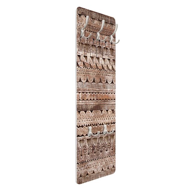 Garderobe - Alte verzierte marokkanische Holztür in Essaouria