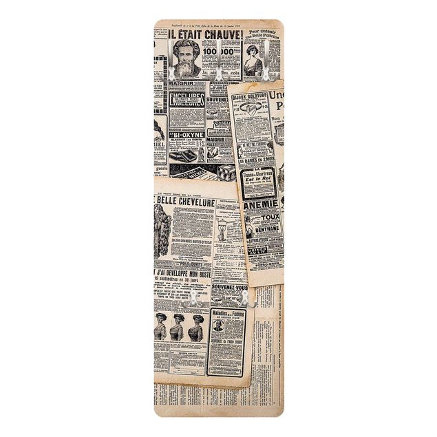 Garderobe - Antike Zeitungen