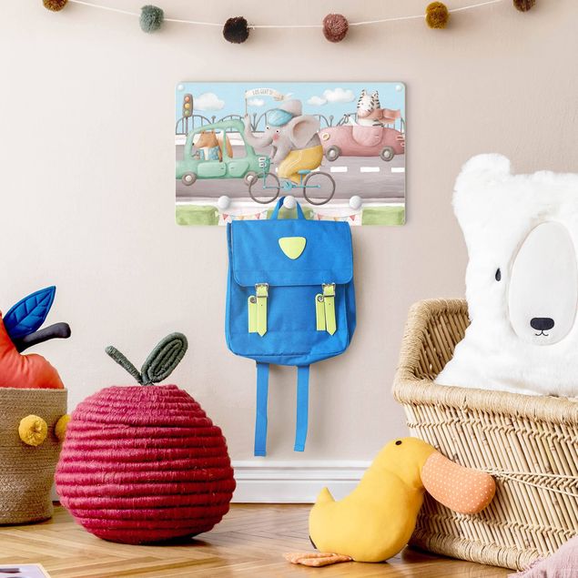 Kinderzimmer Wandgarderobe mit Tieren Aquarell Sausewind Miro auf dem Rad