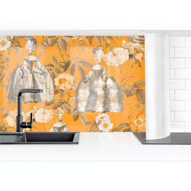 Küchenrückwand Glas Motiv Blumen Pompöse Kleider im Garten auf Orange