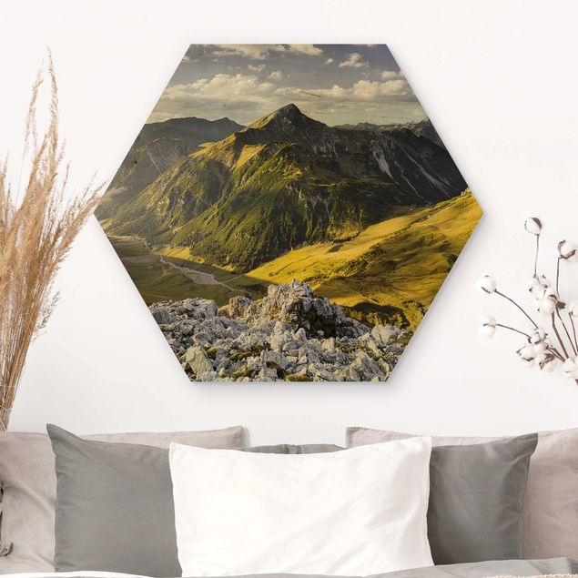Moderne Holzbilder Berge und Tal der Lechtaler Alpen in Tirol