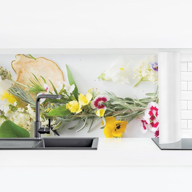 Küchenrückwand Glas Motiv Blumen Frische Kräuter mit Essblüten