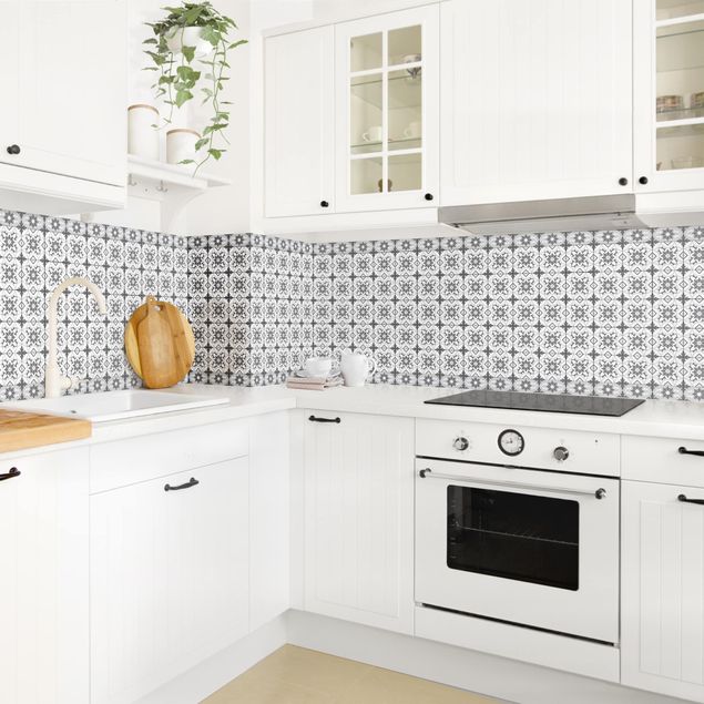 Küchenrückwand Muster Geometrischer Fliesenmix Blume Grau