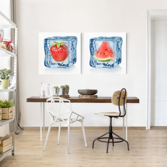 Leinwandbilder Erdbeere und Melone im Eiswürfel
