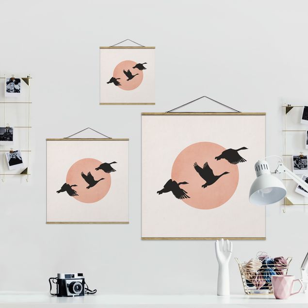 Stoffbild mit Posterleisten - Vögel vor rosa Sonne III - Quadrat 1:1