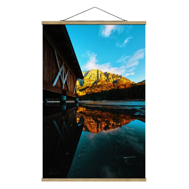 Stoffbild mit Posterleisten - Bergspiegelung in den Dolomiten - Hochformat 2:3