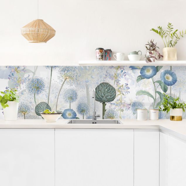 Küchenrückwand Glas Motiv Blumen Blaue Alliumdolden im Wind