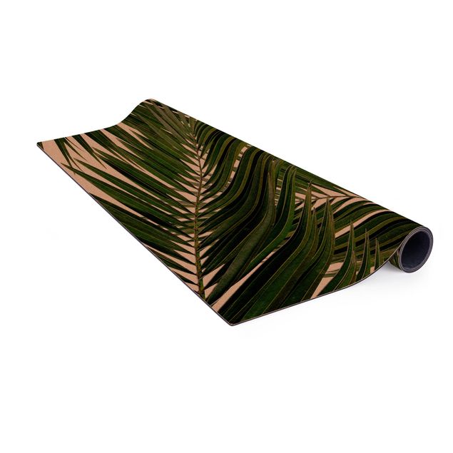 Teppich grün Blick durch grüne Palmenblätter