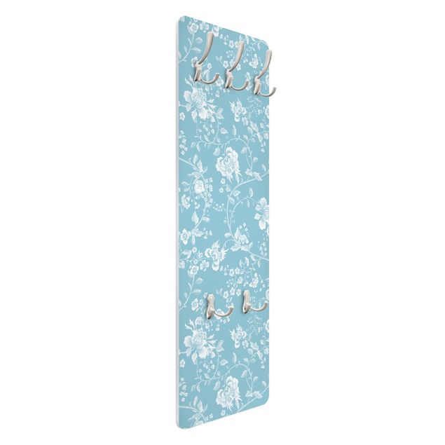 Garderobe - Blumenranken auf Blau