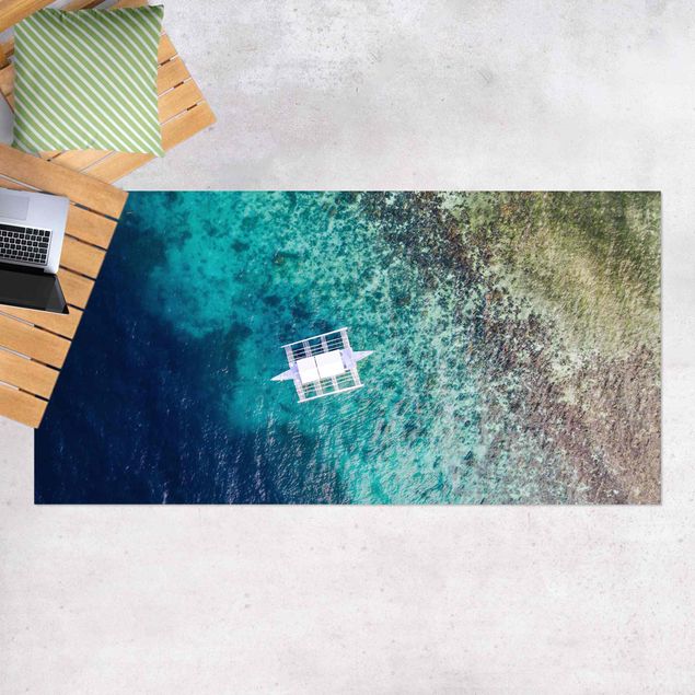 Moderne Teppiche Boot auf dem Meer Draufsicht