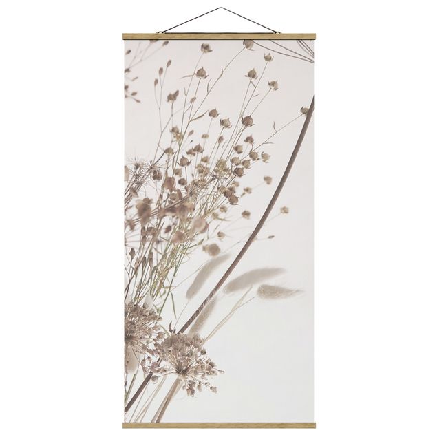 Stoffbild mit Posterleisten - Bouquet aus Ziergras und Blüten - Hochformat 1:2