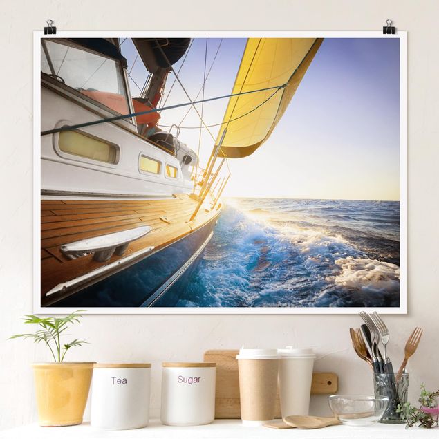 Poster Landschaft Segelboot auf blauem Meer bei Sonnenschein