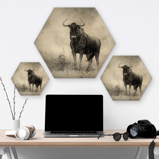 Hexagon Bild Holz - Staring Wildebeest
