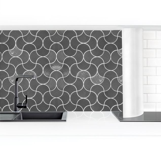 Küchenrückwand Schwarz-Weiß Geschwungene Fliese Keramikoptik - Grau