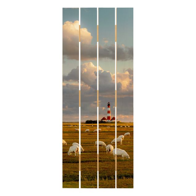Bilder auf Holz Nordsee Leuchtturm mit Schafsherde