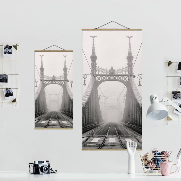 Stoffbild mit Posterleisten - Brücke in Budapest - Hochformat 1:2