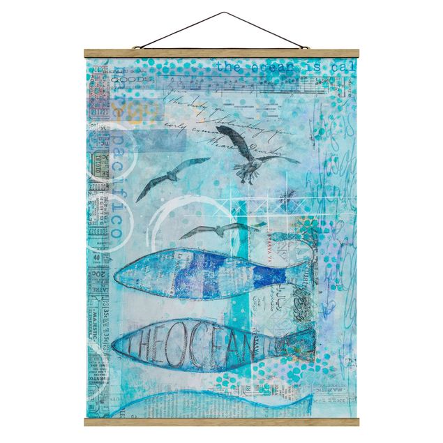 Stoffbild mit Posterleisten - Bunte Collage - Blaue Fische - Hochformat 3:4