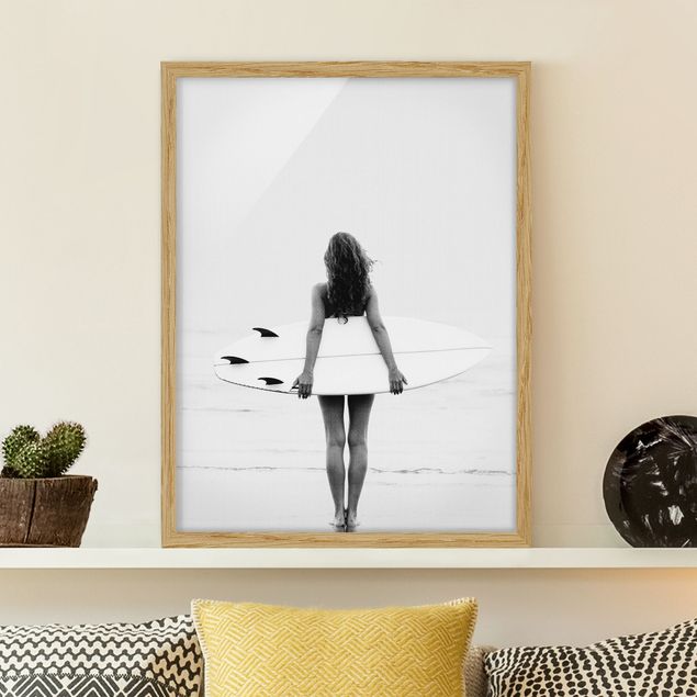 Landschaftsbilder mit Rahmen Entspanntes Surfergirl mit Board