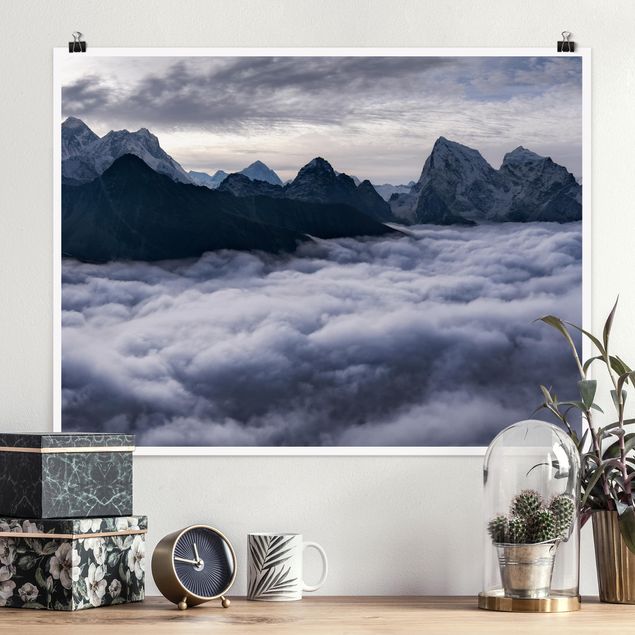 Poster Schwarz Weiß Querformat Wolkenmeer im Himalaya