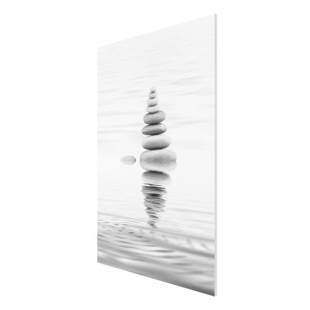 Forex Fine Art Print - Steinturm im Wasser Schwarz-Weiß - Hochformat 3:2