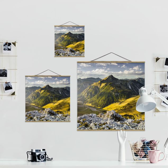Stoffbild mit Posterleisten - Berge und Tal der Lechtaler Alpen in Tirol - Quadrat 1:1