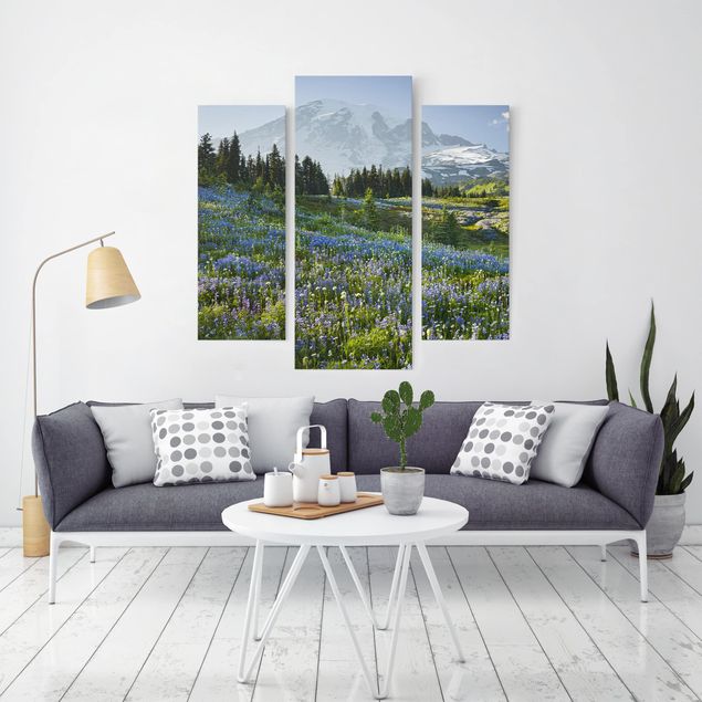 Wandbilder Blumen Bergwiese mit blauen Blumen vor Mt. Rainier