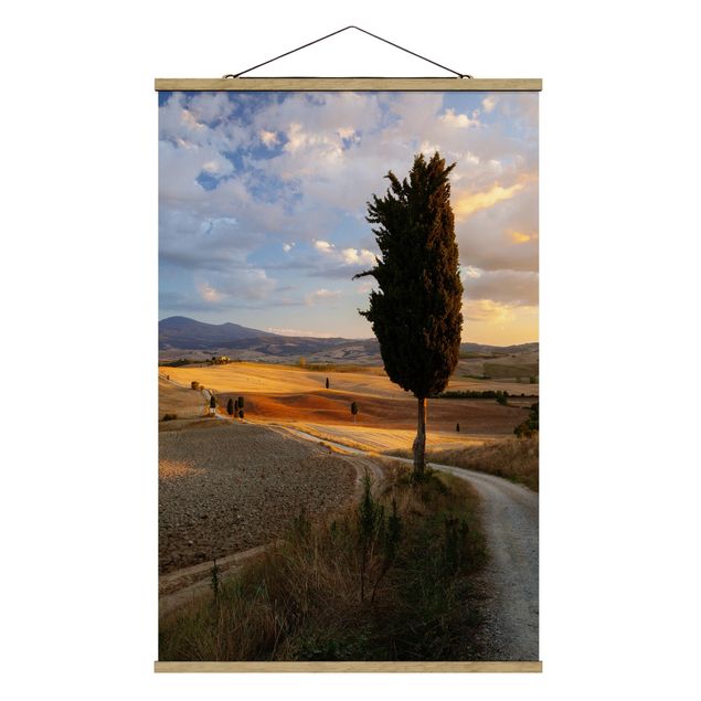 Stoffbild mit Posterleisten - Feldweg mit Baum - Hochformat