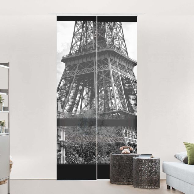Schiebegardinen 2er Set Fensterausblick Paris - Nahe am Eiffelturm schwarz weiß