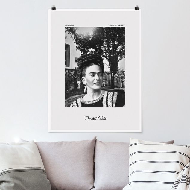 Frida Kahlo Poster Frida Kahlo Foto Portrait im Garten