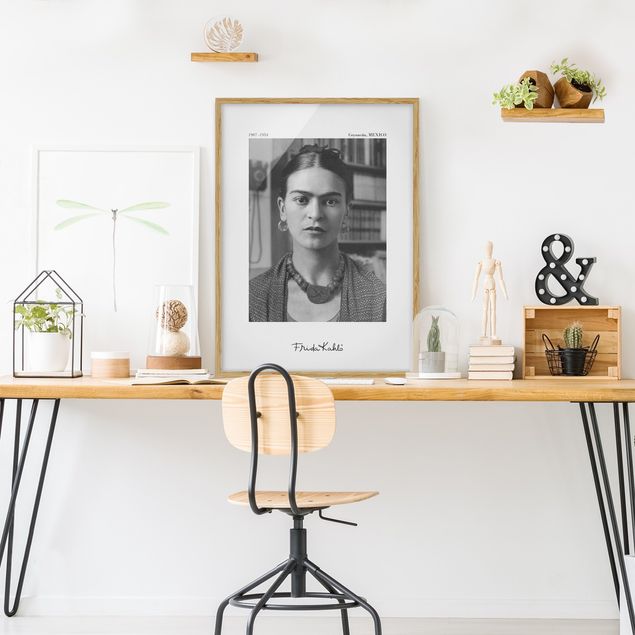 Gerahmte Kunstdrucke Frida Kahlo Foto Portrait im Haus