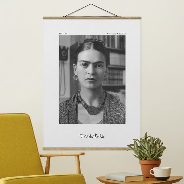 Frida Kahlo Bilder Frida Kahlo Foto Portrait im Haus