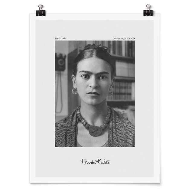 Poster bestellen Frida Kahlo Foto Portrait im Haus