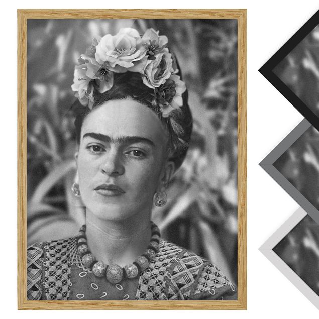 Bild mit Rahmen - Frida Kahlo Foto Portrait mit Blumenkrone - Hochformat - 3:4