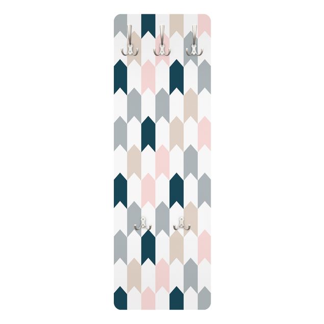 Garderobe - Geometrisches Muster aus Pfeiltürmen