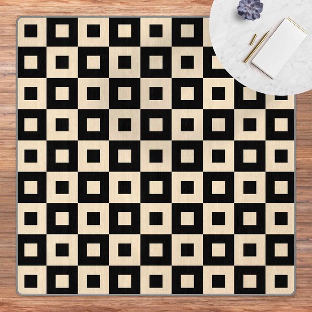 Beiger Teppich Geometrisches Muster aus Schwarz Beigen Quadraten