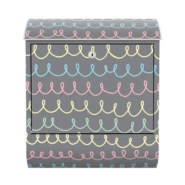 Briefkasten Design Gezeichnete Pastellfarbene Kringellinien auf Grau