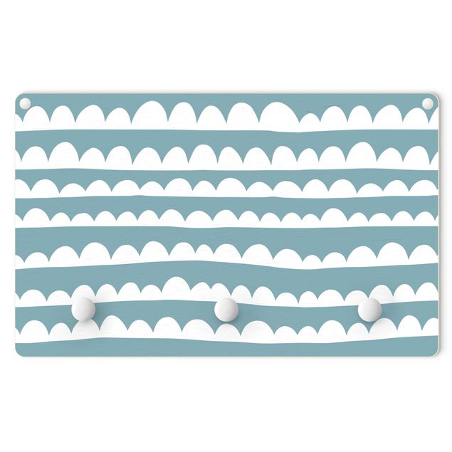 Garderobenpaneel Gezeichnete Weiße Wolkenbänder auf Taubenblau