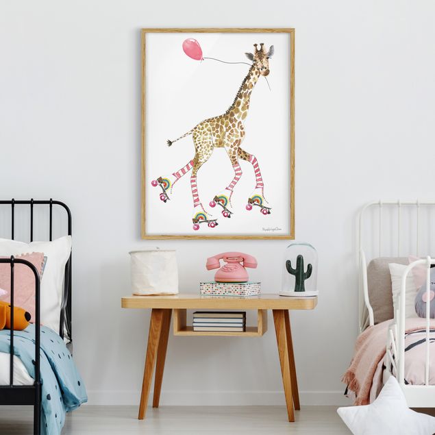 Gerahmte Kunstdrucke Giraffe auf Freudenfahrt