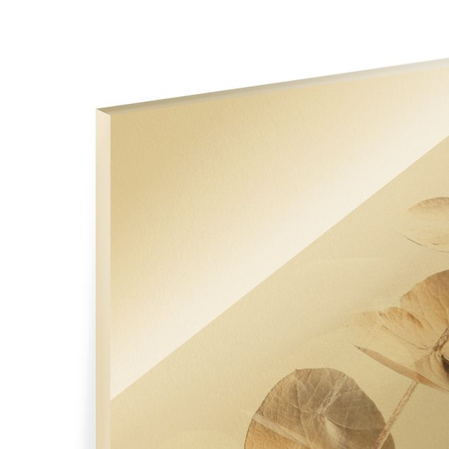 Glasbild - Goldene Eukalyptuszweige mit Weiß I - Hochformat 2:5