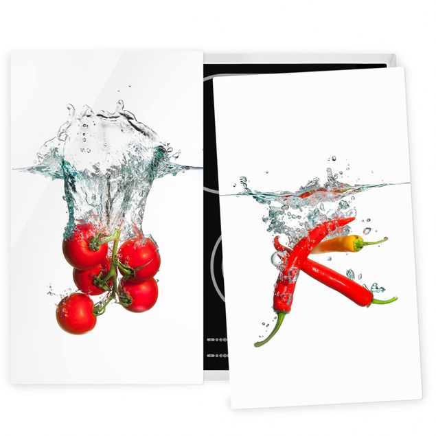 Herdabdeckplatten Glas Tomaten und Chilischoten im Wasser