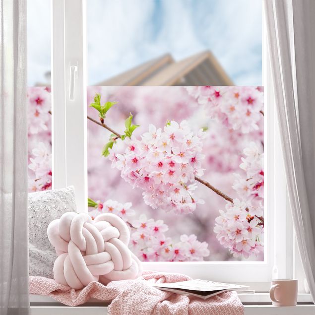 Fensterbild Skyline Japanische Kirschblüten