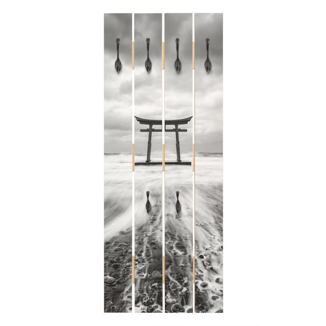 Wandgarderobe Holzpalette - Japanisches Torii im Meer