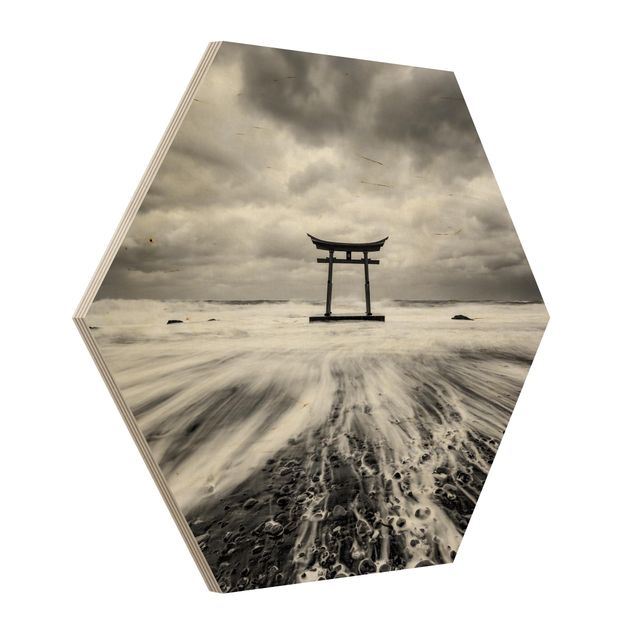 Hexagon Bild Holz - Japanisches Torii im Meer