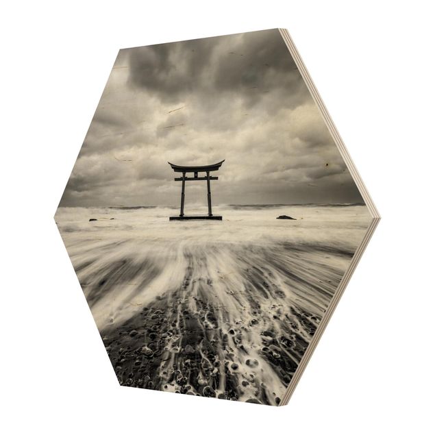 Hexagon Bild Holz - Japanisches Torii im Meer