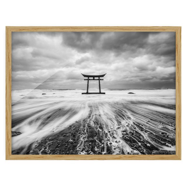Bild mit Rahmen - Japanisches Torii im Meer - Querformat