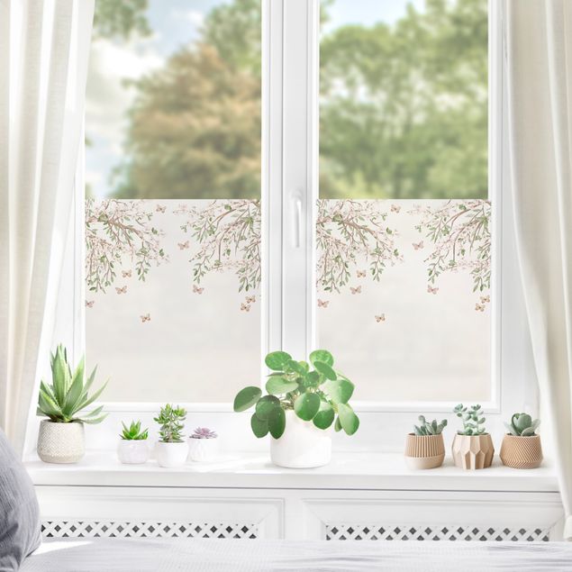 Fensterbild weiß Kirschblüte im Flügelspiel der Schmetterlinge