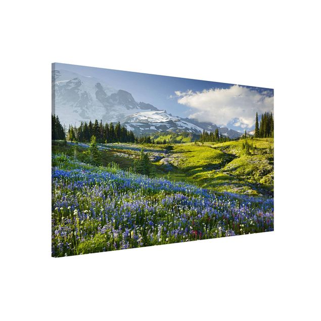 Magnettafel Büro Bergwiese mit blauen Blumen vor Mt. Rainier