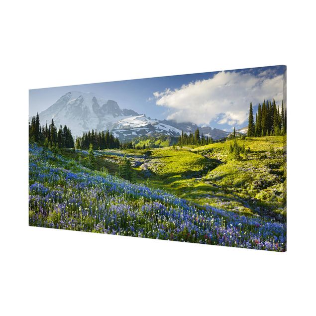 Schöne Wandbilder Bergwiese mit blauen Blumen vor Mt. Rainier
