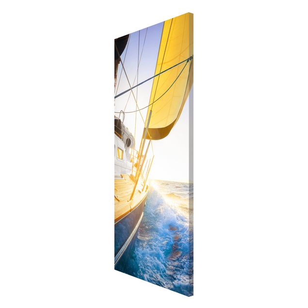 Bilder für die Wand Segelboot auf blauem Meer bei Sonnenschein