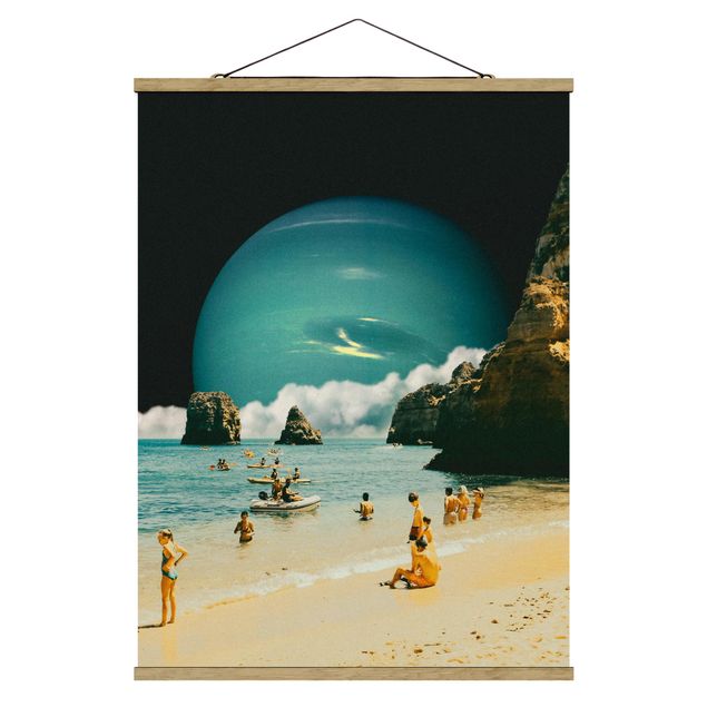 Stoffbild mit Posterleisten - Retro Collage - Weltraum Strand - Hochformat 3:4